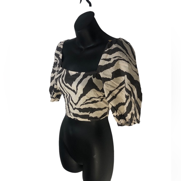 Zebra 🦓 Print Unique Crop Top with sleeves. - Picture 2 of 4